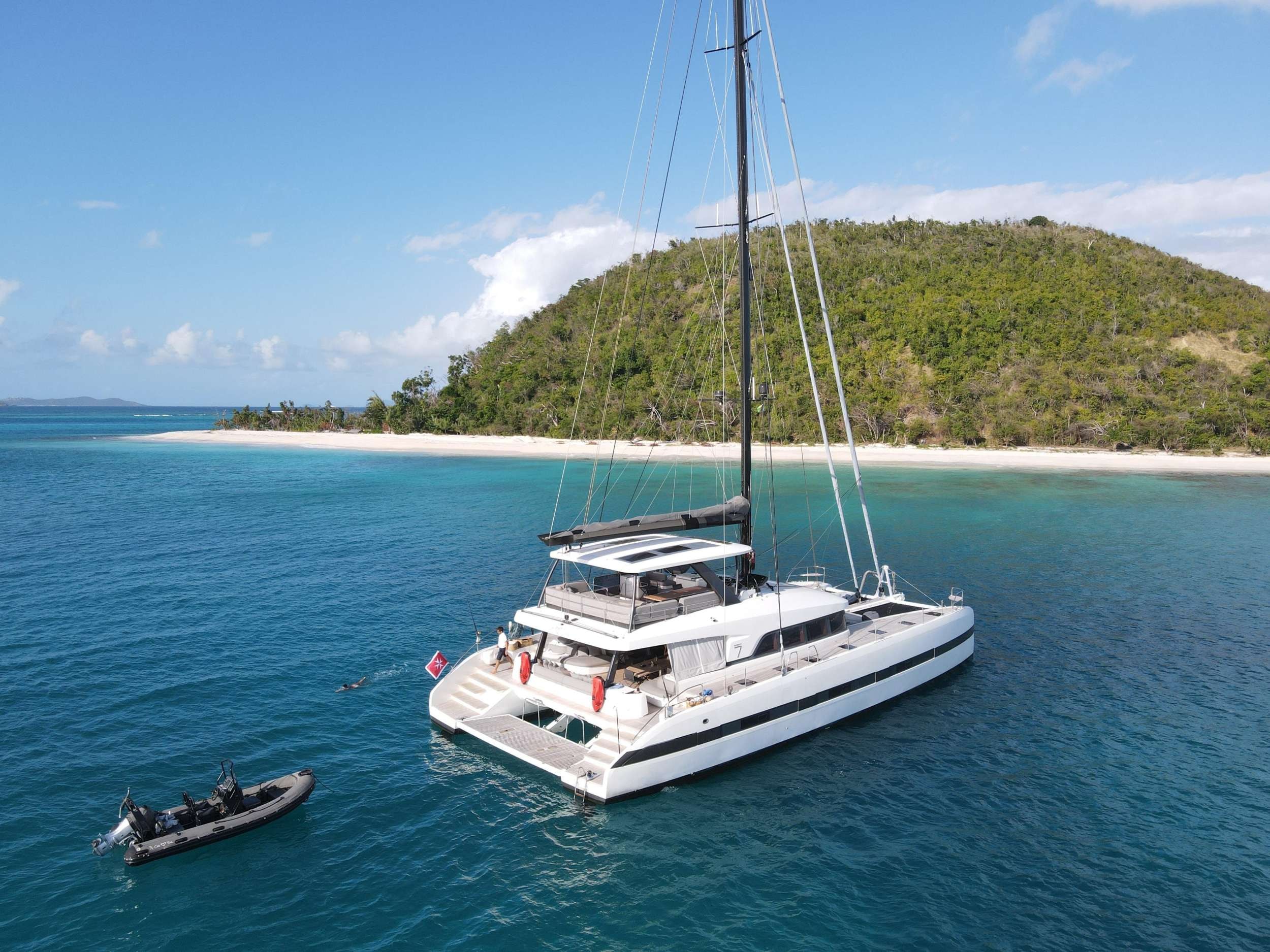 Cat Tua yacht charter